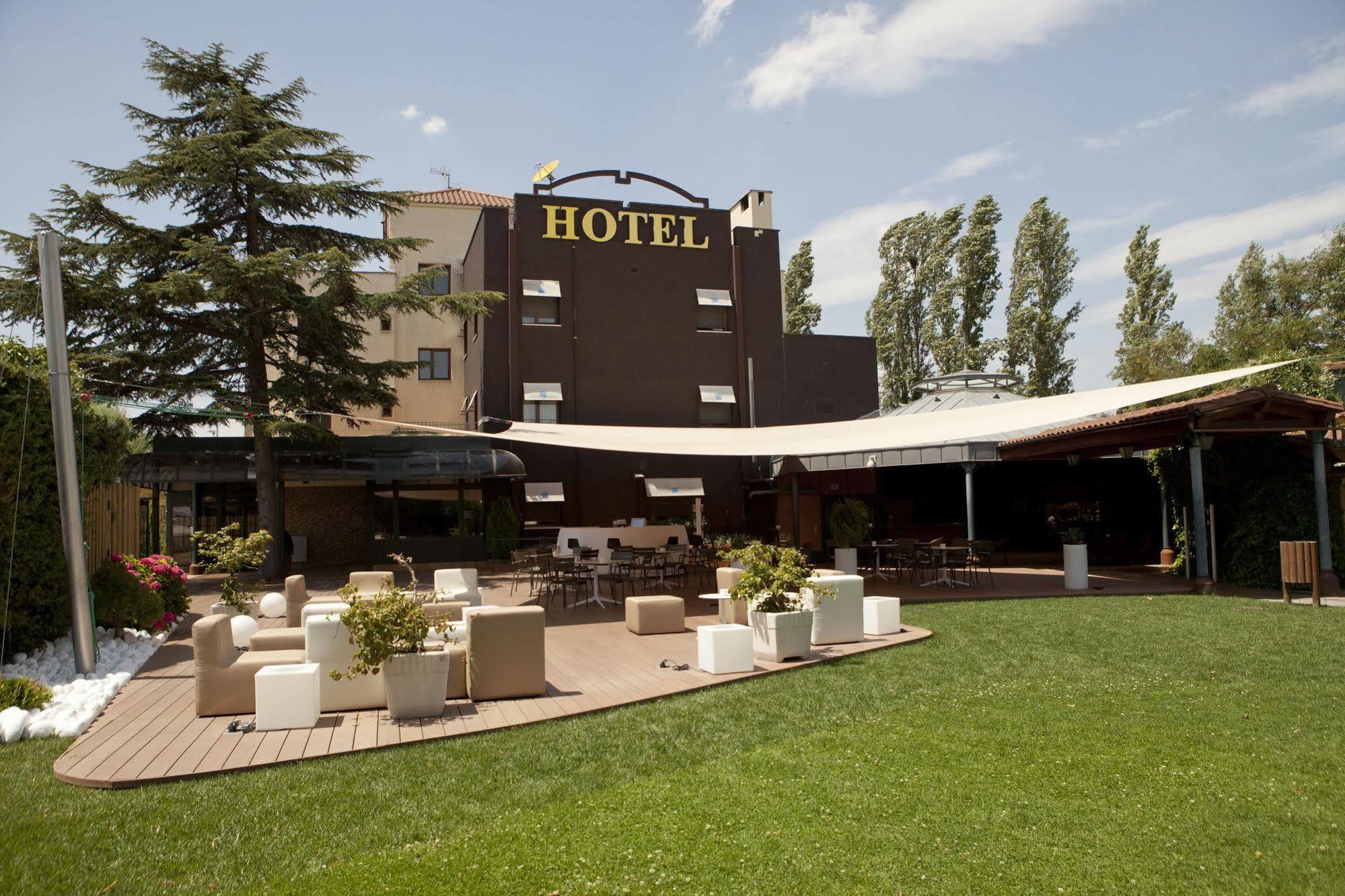 Don Carlos Huarte Exterior foto