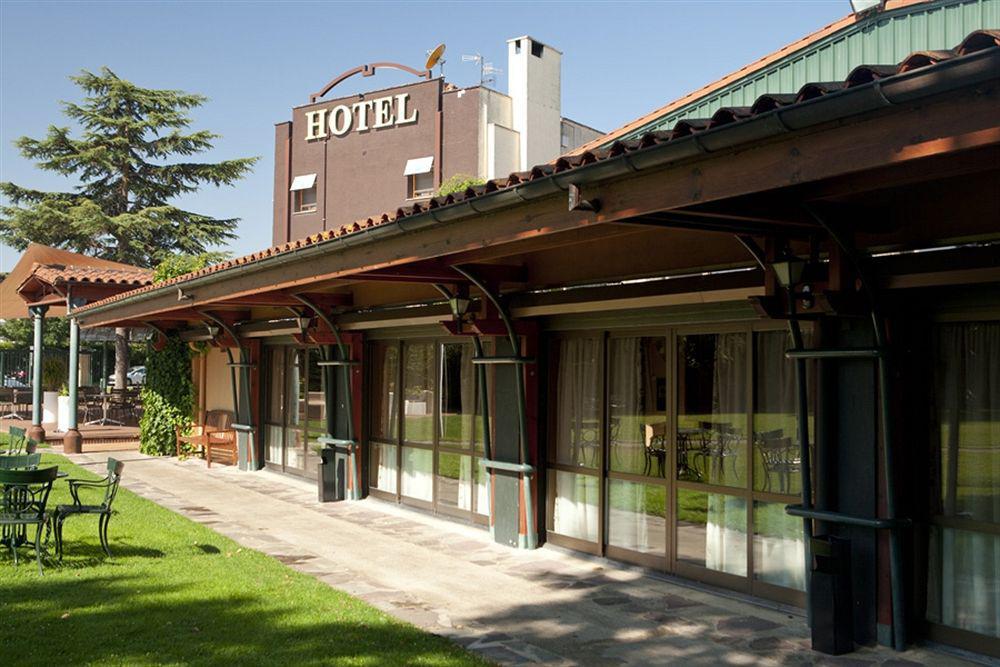 Don Carlos Huarte Exterior foto